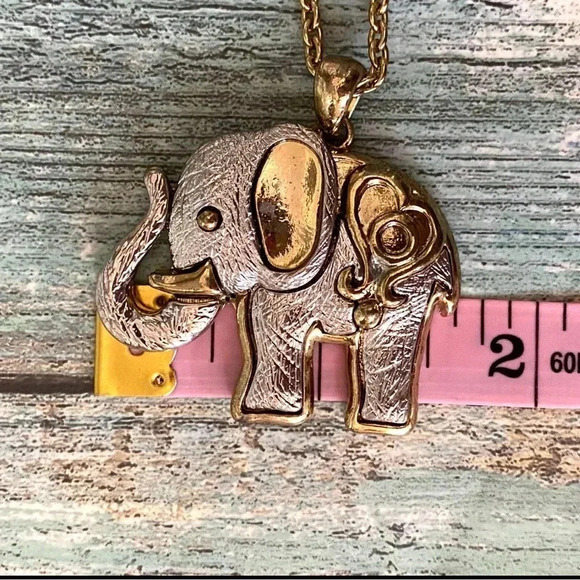Vintage Silver & Gold Tone Elephant Pendant Necklace 21” Chain - Picture 4 of 5